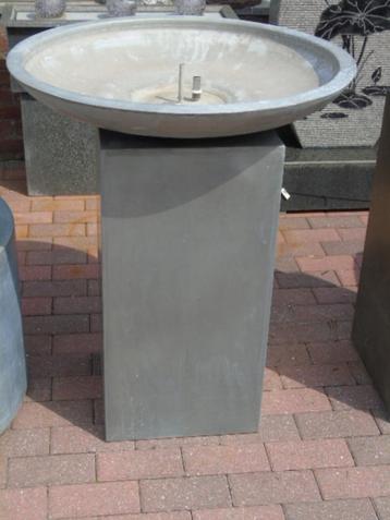 verzinkte tuinfontein, grote ronde platte wasbak op sokkel, Tuin en Terras, Ophalen, Nieuw, Overige materialen, Fontein