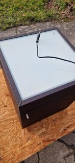 Nieuwe nachtkastjes in kunststof leder afwerking, Huis en Inrichting, Ophalen, Kunststof