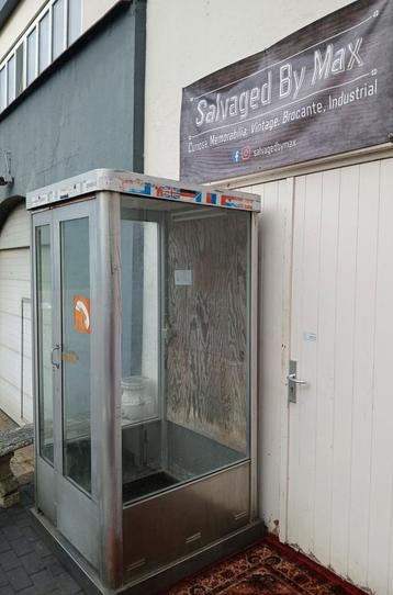 Originele vintage Belgacom telefooncel. Ruilbieb, tuinhuis beschikbaar voor biedingen
