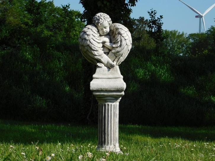 Ange avec ailes sur socle - 110 cm - Pierre, Jardin & Terrasse, Statues de jardin, Pierre, Enlèvement ou Envoi