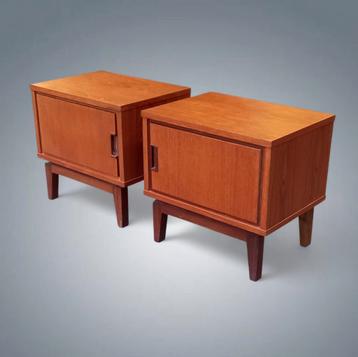 Vintage Scandinavische teakhouten nachtkastjes uit de jaren  beschikbaar voor biedingen