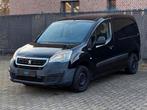 Peugeot Partner L1 Lichte vracht 2017 Benzine 70DKM, Auto's, Bestelwagens en Lichte vracht, Voorwielaandrijving, Stof, Zwart, Bedrijf