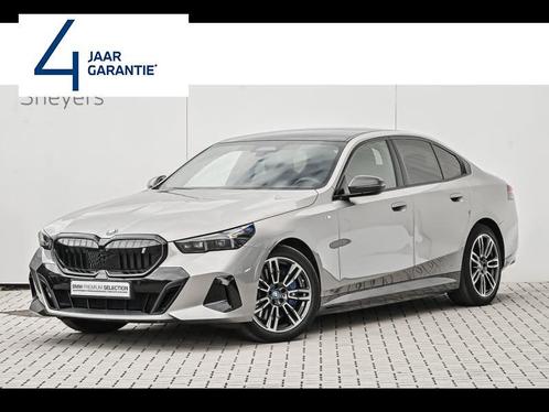 BMW i5 eDrive40, Auto's, BMW, i5, Adaptieve lichten, Airconditioning, Alarm, Keyless entry, Metaalkleur, Open dak, Panoramadak