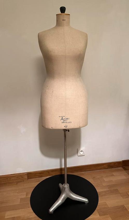 Vintage Juvenia paspop – linnen bekleding Belgisch design, Hobby en Vrije tijd, Naaien en Fournituren, Zo goed als nieuw, Paspop