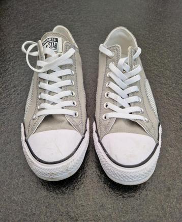 sneakers beschikbaar voor biedingen