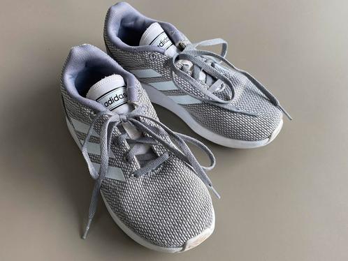 Sneakers Adidas licht grijs mt 35, Kinderen en Baby's, Kinderkleding | Schoenen en Sokken, Zo goed als nieuw, Schoenen, Meisje