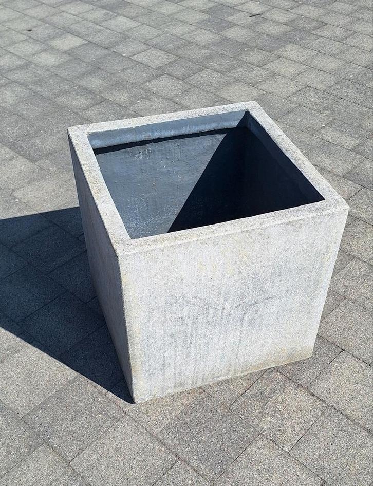 Betonlook bloembak 40 x 40 x 40 cm, Tuin en Terras, Bloembakken en Plantenbakken, Gebruikt, Kunststof, Tuin, 30 tot 60 cm, Minder dan 60 cm