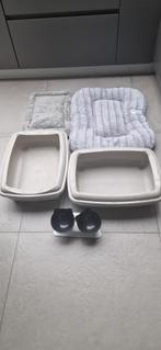 A donner pour chats 2 litières, 2 coussins, 1 ecueiille., Dieren en Toebehoren