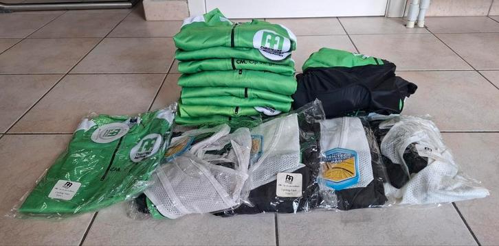 Fietskleding maat L, XL en XXL (geheel of apart) zie foto's, Fietsen en Brommers, Fietsaccessoires | Fietskleding, Zo goed als nieuw