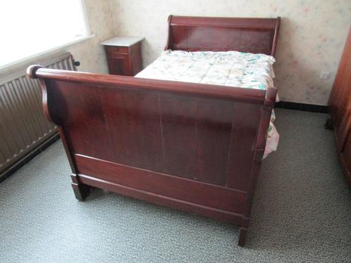 oud bed twijfelaar met nachtkastje, Huis en Inrichting, Slaapkamer | Bedden, Gebruikt, Twijfelaar, 140 cm, 200 cm, Hout, Bruin