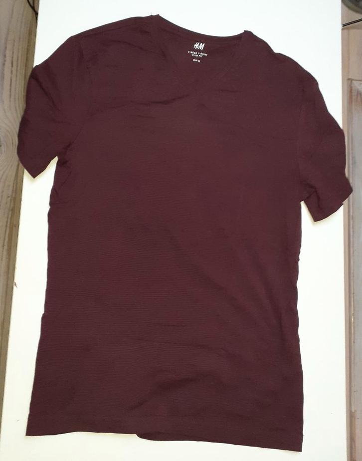 Heren t-shirt wijnrood H&m v-neck slim fit M, Kleding | Heren, T-shirts, Nieuw, Maat 48/50 (M), Rood, Verzenden