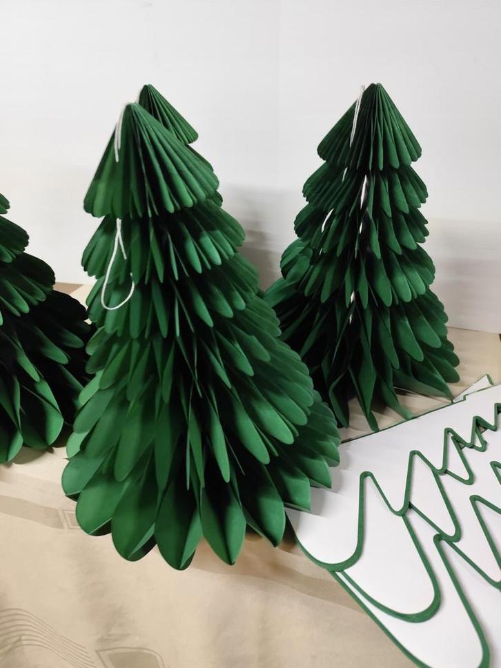 Papieren kerstboompjes om op te hangen of staande te gebruik, Diversen, Kerst, Zo goed als nieuw, Ophalen