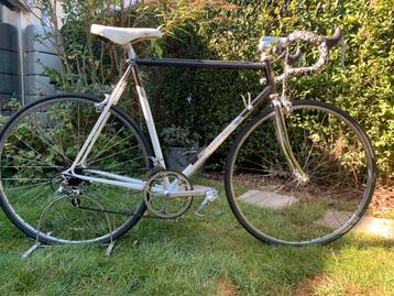 Retro koersfiets beschikbaar voor biedingen