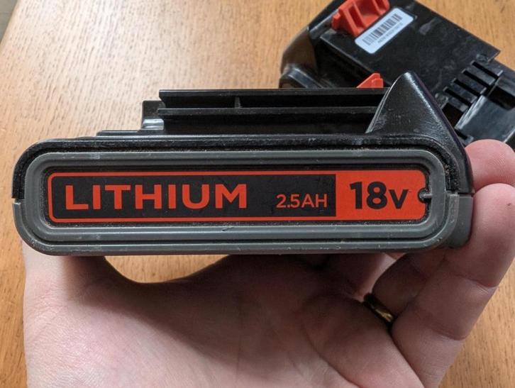 2x Black & Decker BL2518 batterijen met oplader, Bricolage & Construction, Outillage | Pièces de machine & Accessoires, Utilisé