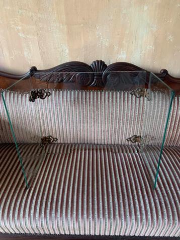 Haardscherm van getemperd glas beschikbaar voor biedingen