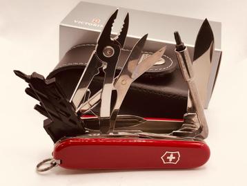 Victorinox Cyber M Tool 34 Functions + Leren riem hoes beschikbaar voor biedingen