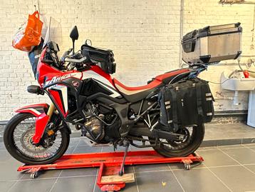 Honda afrika twin 2016 dct bijna full options beschikbaar voor biedingen