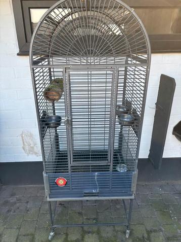 Vogelkooi  beschikbaar voor biedingen