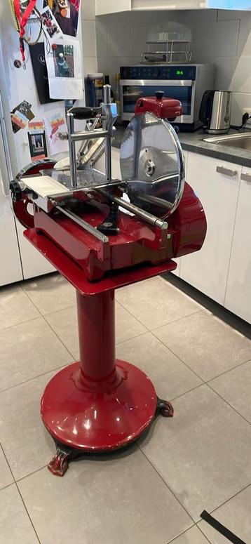 Snijmachine op voet type Berkel beschikbaar voor biedingen