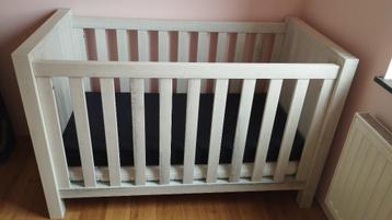lit cage bébé avec matelas