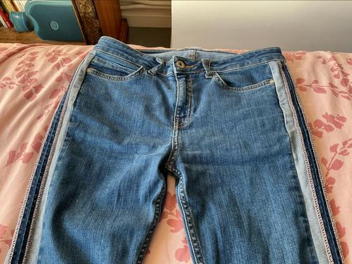 Jeans Zara T.36 avec bande « sport », Kleding | Dames, Spijkerbroeken en Jeans, Gedragen, W27 (confectie 34) of kleiner, Blauw
