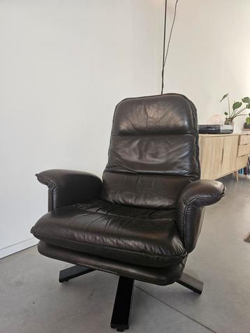 2 bruine vintage leren fauteuils beschikbaar voor biedingen