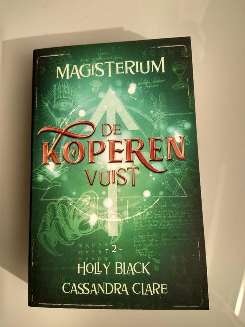 De koperen vuist  - Magisterium - Holly Black, Livres, Livres pour enfants | Jeunesse | 10 à 12 ans, Comme neuf, Fiction, Enlèvement ou Envoi