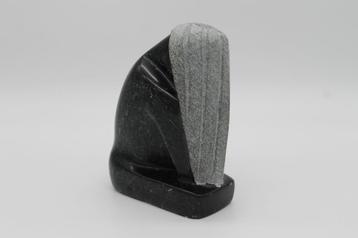 Sculpture en granit signée - représentant un nu féminin