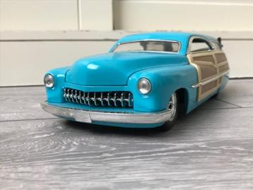 Mercury Custom Woodie schaal 1:18 disponible aux enchères