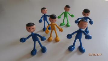 6 Flexibele poppetjes.8 cm groot. beschikbaar voor biedingen