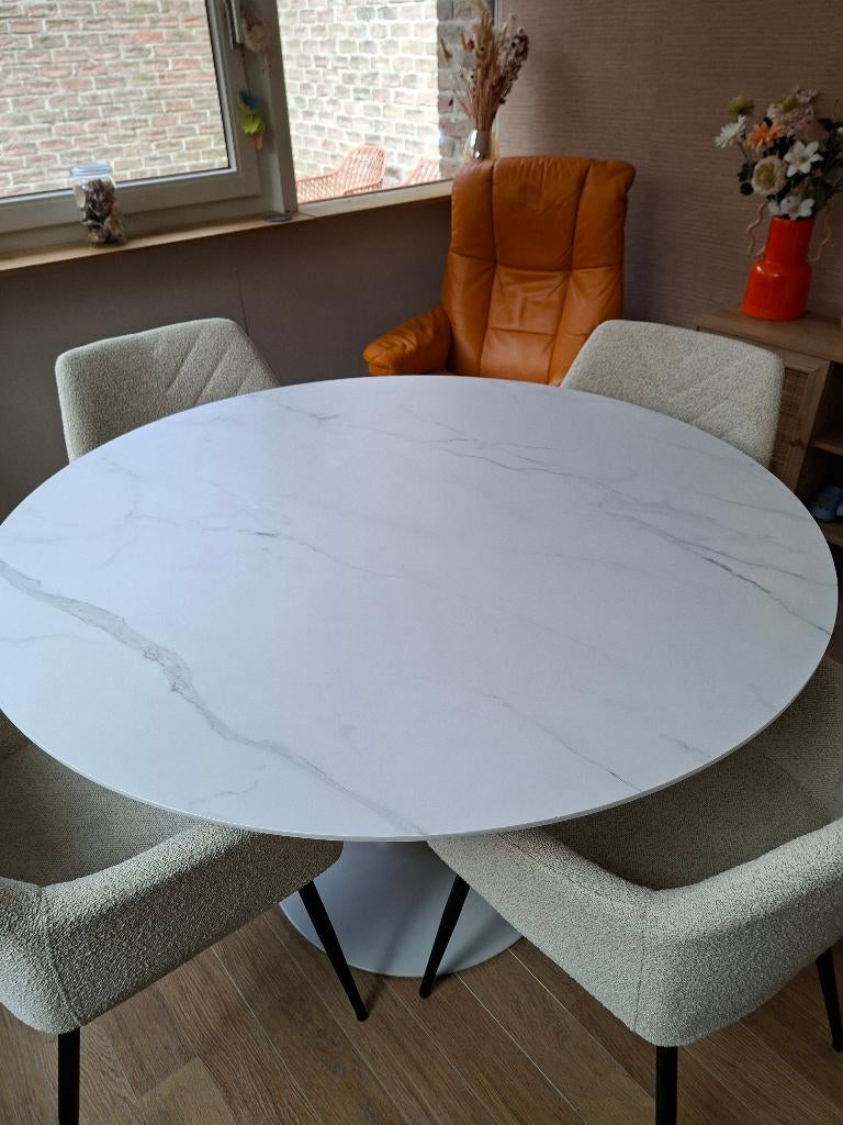 Tafel Juntoo. Met 4 stoelen., Quatre personnes, Rond, Comme neuf, Enlèvement