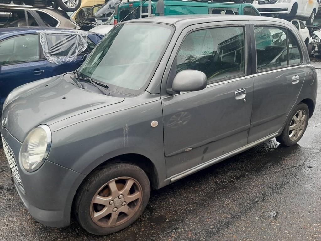 FENETRE OU VITRE DE PORTE AVANT GAUCHE Daihatsu Trevis, Autos : Pièces & Accessoires, Vitres & Accessoires, Daihatsu, Utilisé