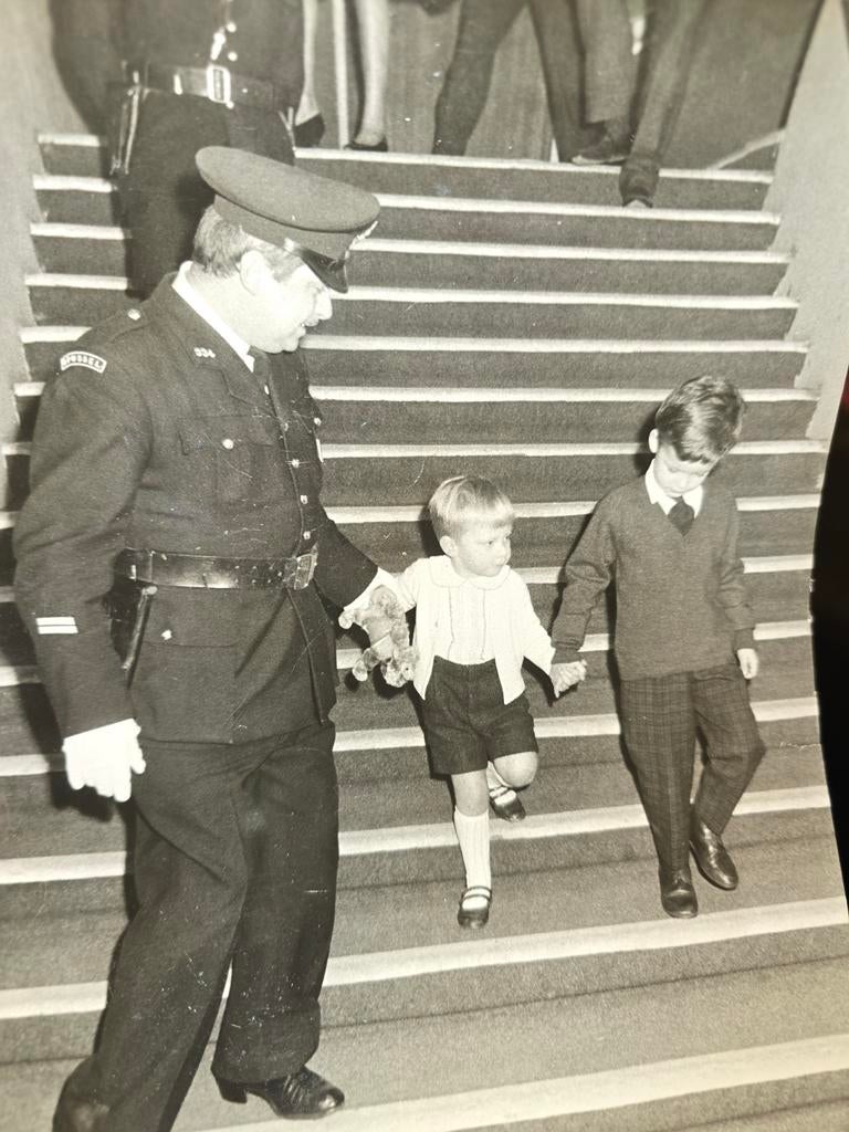 Photo argentique original-Roi Philippe enfant Cirque Royal, Collections, Photos & Gravures, Photo, Bâtiment, Enlèvement ou Envoi