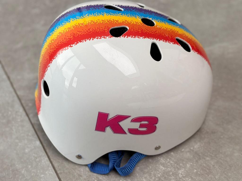 Hippe K3 Regenboog Helm (Skate/Fiets/Step), Ophalen, Zo goed als nieuw
