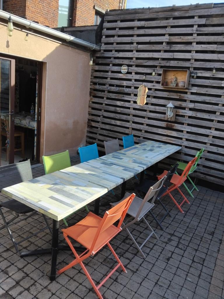 5 tables et 10 chaises, Enlèvement