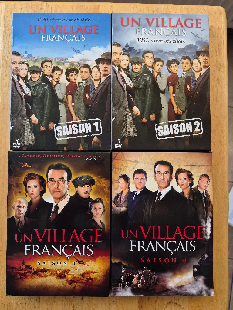 Lot coffrets DVD Un Village Français – Saisons 1 à 4, CD & DVD, DVD | TV & Séries télévisées, Enlèvement, Drame, Coffret