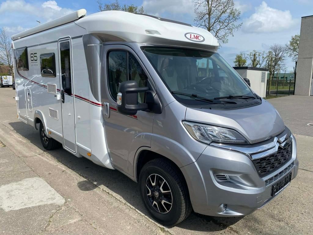 Lmc V643 G 65 Jaar Edition, Caravanes & Camping, Camping-cars, Entreprise, Diesel, Réfrigérateur, Semi-intégral
