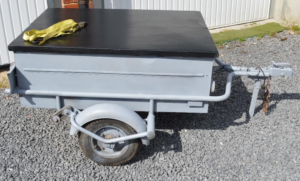 Petite remorque + couvercle étanche, Enlèvement, Utilisé