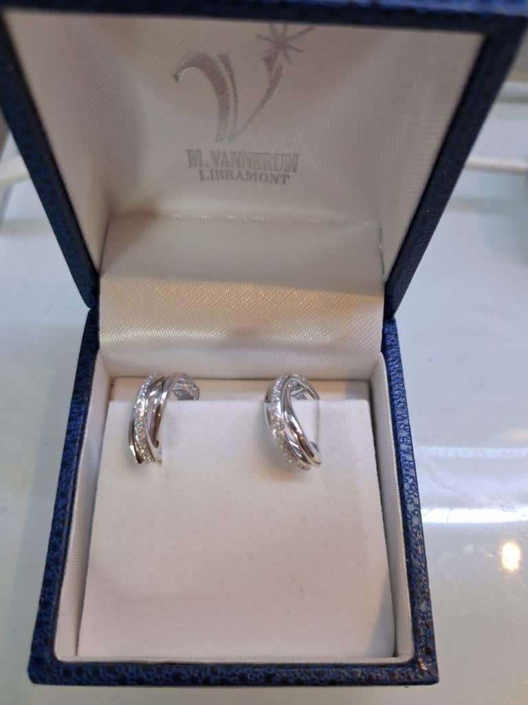 Boucle d'oreille neuve or 18k et diamants naturel, Bijoux, Sacs & Beauté, Boucles d'oreilles, Neuf, Enlèvement ou Envoi, Or, Avec pierre précieuse