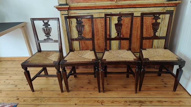 Antieke notenhouten stoelen (set van 4), Italië 18e eeuw, Antiek en Kunst, Antiek | Meubels | Stoelen en Sofa's, Ophalen