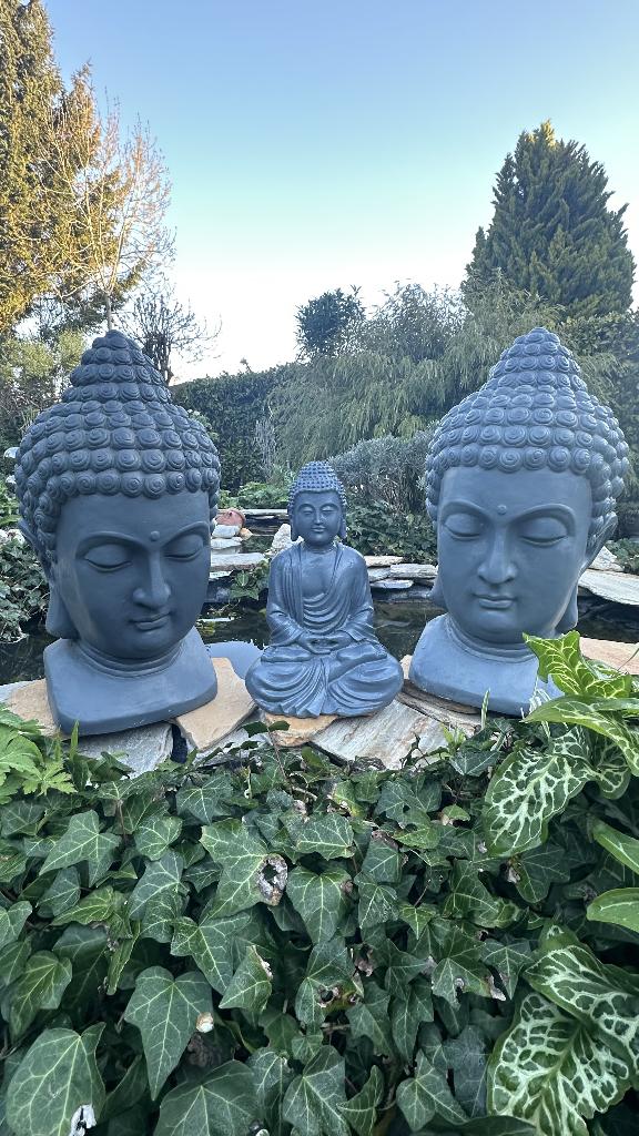 Set van 3 prachtige Bouddha standbeelden in int/ext - 40€, Ophalen, Zo goed als nieuw, Kunststof, Boeddhabeeld