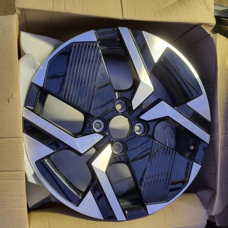 PEUGEOT 2008 GENERATION  2019/2023 VELG 9849269080, Auto-onderdelen, Carrosserie, Motorkap, Peugeot, Gebruikt, 3 maanden garantie