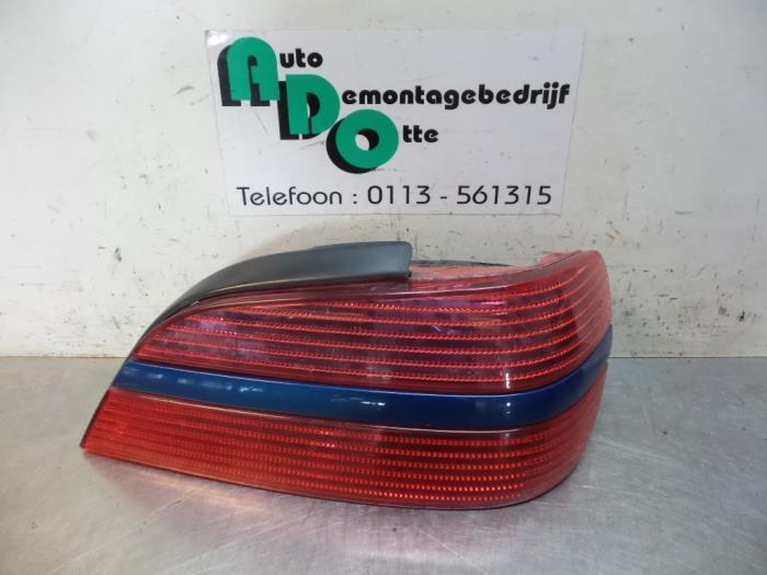 Feu arrière droit d'un Peugeot 406 (406 99-), Autos : Pièces & Accessoires, Éclairage, Peugeot, Utilisé, Enlèvement ou Envoi