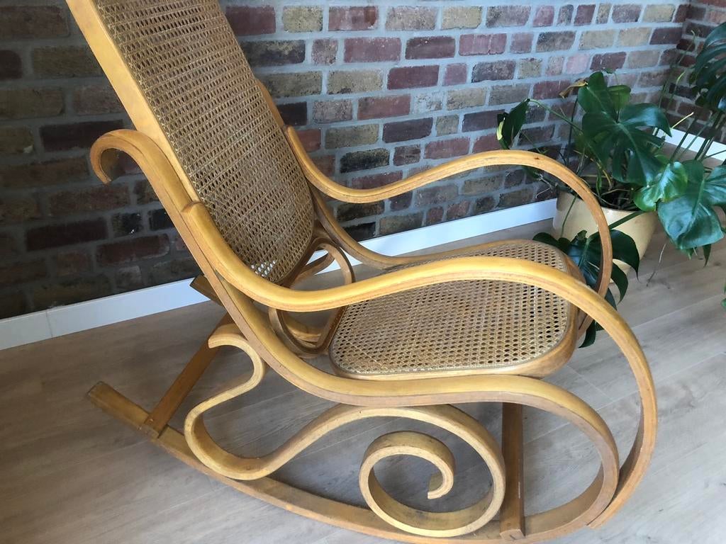 Rieten schommelstoel, Huis en Inrichting, Ophalen, Zo goed als nieuw