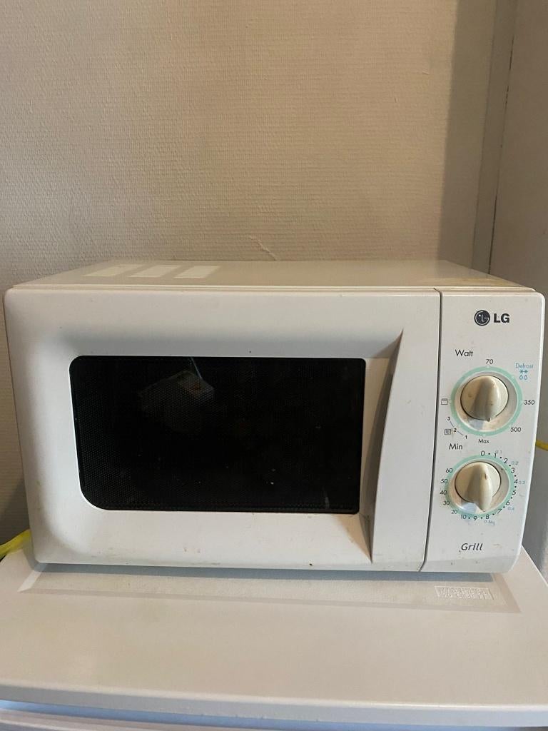 Micro-ondes + Grill, Elektronische apparatuur, Microgolfovens, Ophalen, Microgolfoven, Grill, Zo goed als nieuw