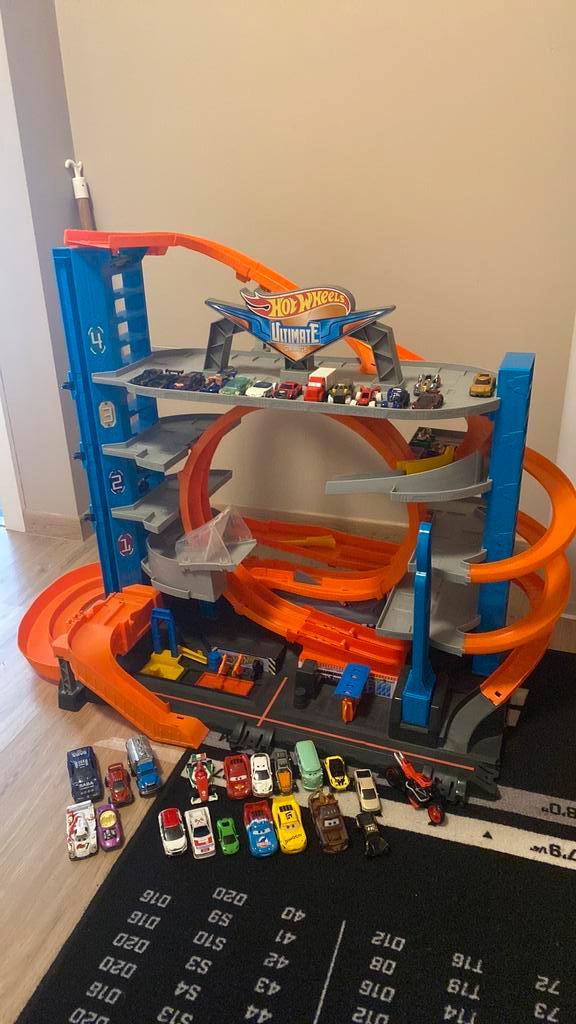 Garage Hot Wheels ultime en très bon état., Enfants & Bébés, Jouets | Circuits, Comme neuf, Circuit, Hot Wheels, Enlèvement