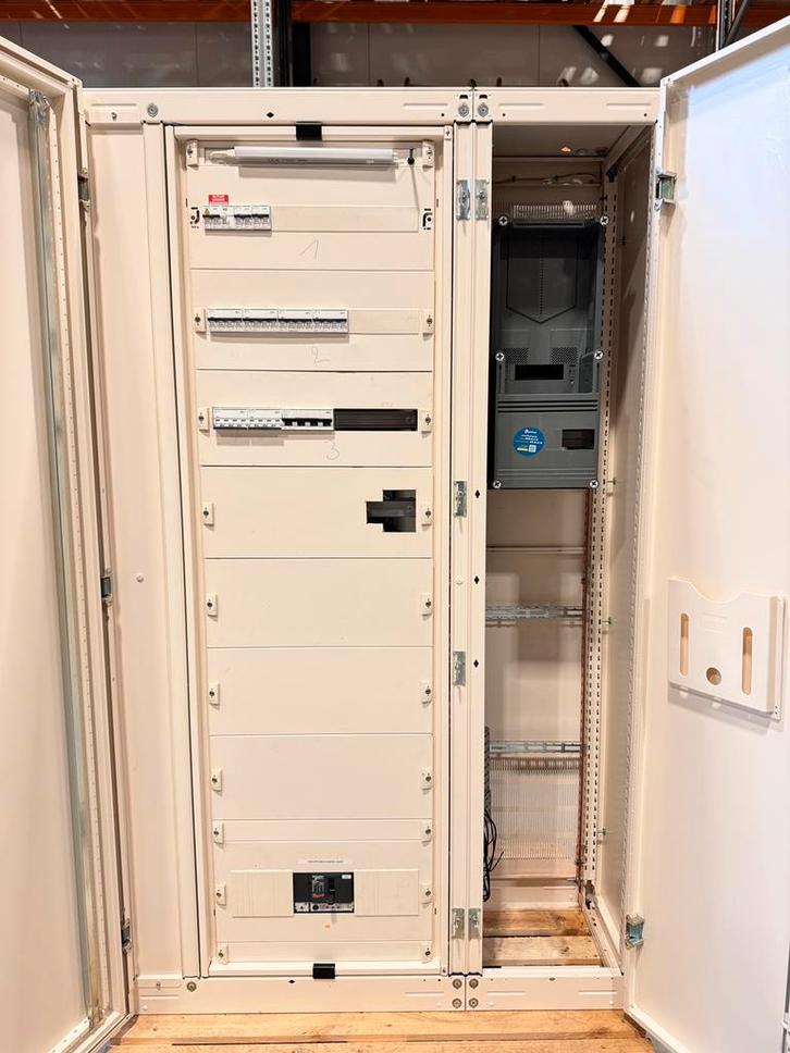 Schneider kast staand, Doe-het-zelf en Bouw, Elektriciteit en Kabels, Zo goed als nieuw, Ophalen