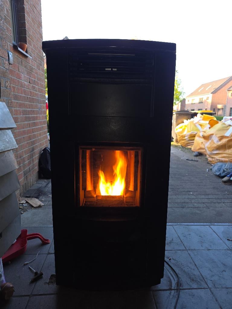 pellletkachel MCZ arthos 11.5kw met nieuw moederbord, Huis en Inrichting, Kachels, Zo goed als nieuw, Vrijstaand, Pelletkachel