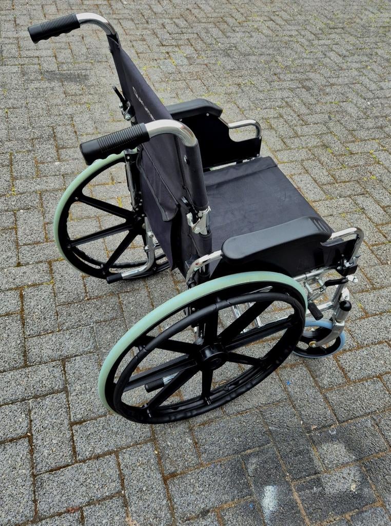 Fauteuil roulant à l'état neuf, Divers, Chaises roulantes, Comme neuf, Fauteuil roulant à pousser, Pliant, Enlèvement