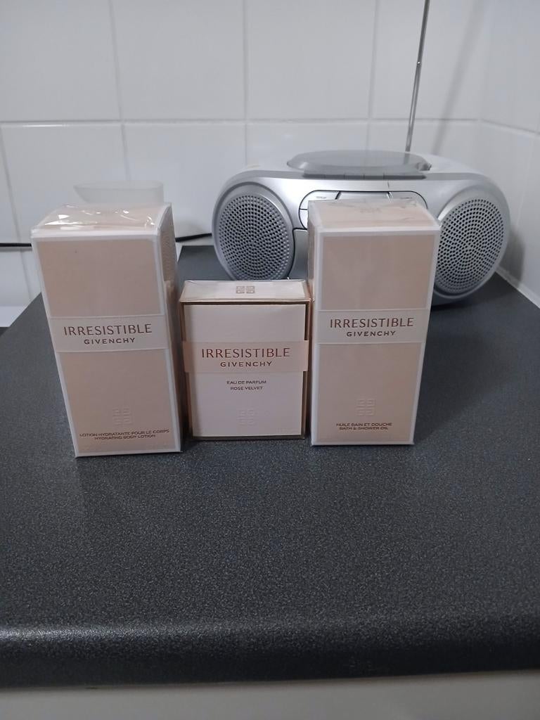 Parfums bodylotion douche  nieuw voor dames, Handtassen en Accessoires, Uiterlijk | Parfum, Ophalen of Verzenden